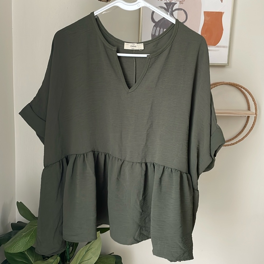 Olive entro Butterfly Sleeve Top Women’s Small